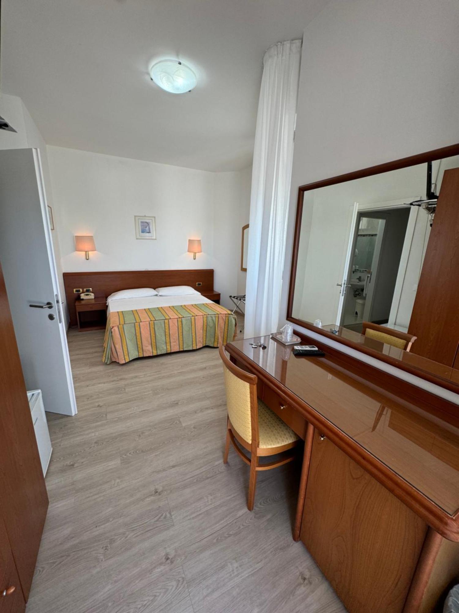Hotel San Francisco Lignano Sabbiadoro Extérieur photo