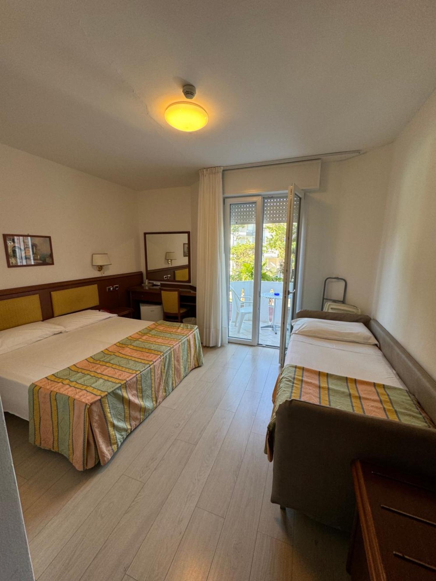 Hotel San Francisco Lignano Sabbiadoro Extérieur photo